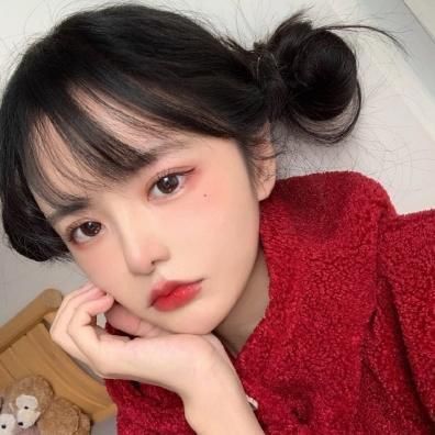 女孩子眼睛若有这“3标志”,天生自带“眼妆效果”,离脱单还远吗