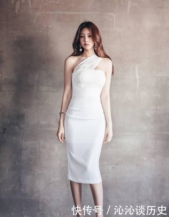 简单|朴正允纯白斜肩连衣裙,简单大方又不失高贵气质