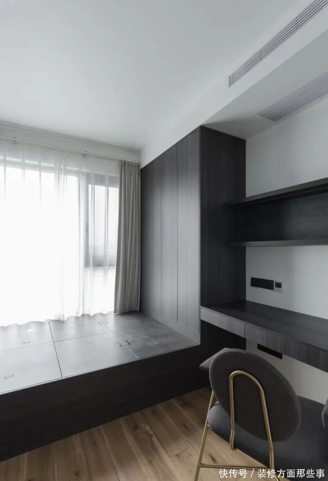 深木色|收纳美观两不误!114㎡四口之家,她家木柜暗藏这些玄机!