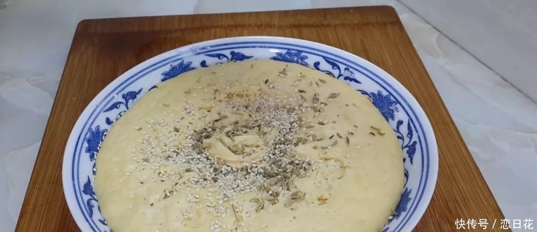 面粉一斤,鸡蛋两个,筷子搅拌一下,教你做创意小油条,比麻花好吃