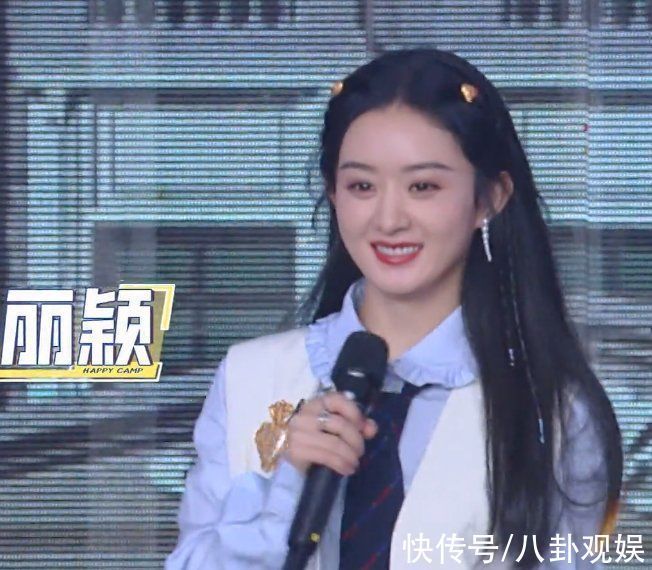 谢娜回归《快本》超热闹，丁程鑫戳赵丽颖脸蛋，手部细节暴露人品