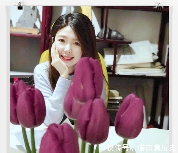 书法$美女也爱晒书法,字如其人端庄养目,稳中飘逸像迎着微风的仙子