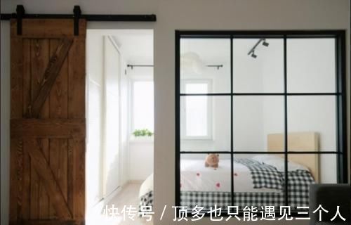 客厅|45㎡小宅，“巧用”玻璃当隔断，一进门就迷住了，值得借鉴