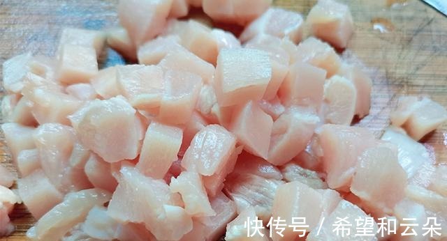 鸡胸肉|酥脆鲜嫩的鸡肉馅饼,十分钟简单制作,味道爽得让你停不下来!