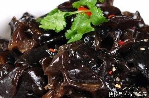 黑木耳和此物一起配，排毒去污，保養(yǎng)子宮，不想大肚子鼓鼓可試試