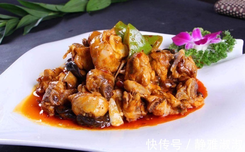 炖鸡肉时,千万不要用水炖了!用它炖,鸡肉吃着更鲜嫩,还更入味