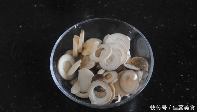 适量|冬天最应该吃的一个菜,5块钱能买2斤,营养又好吃,全家都爱吃