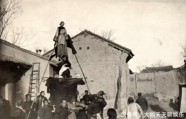 1914年山西蒲州老照片，山西蒲州古城门与破旧的寺庙