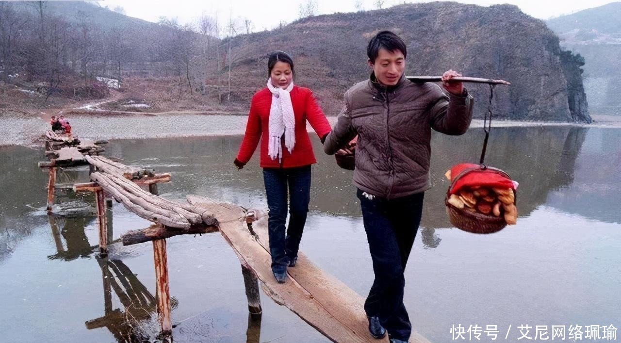 农村人常说:“人有三不亲”,除了舅妈、姑父外,还有一个是谁?