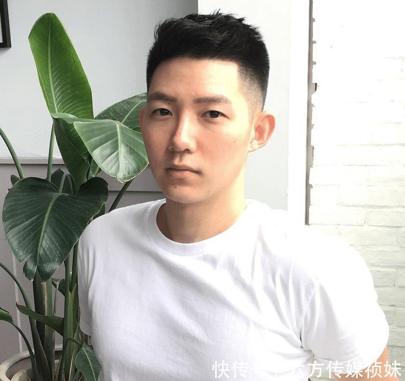 头发型|20几岁男生别沉迷“锅盖头”,剪这5款发型很阳光,尽显帅气