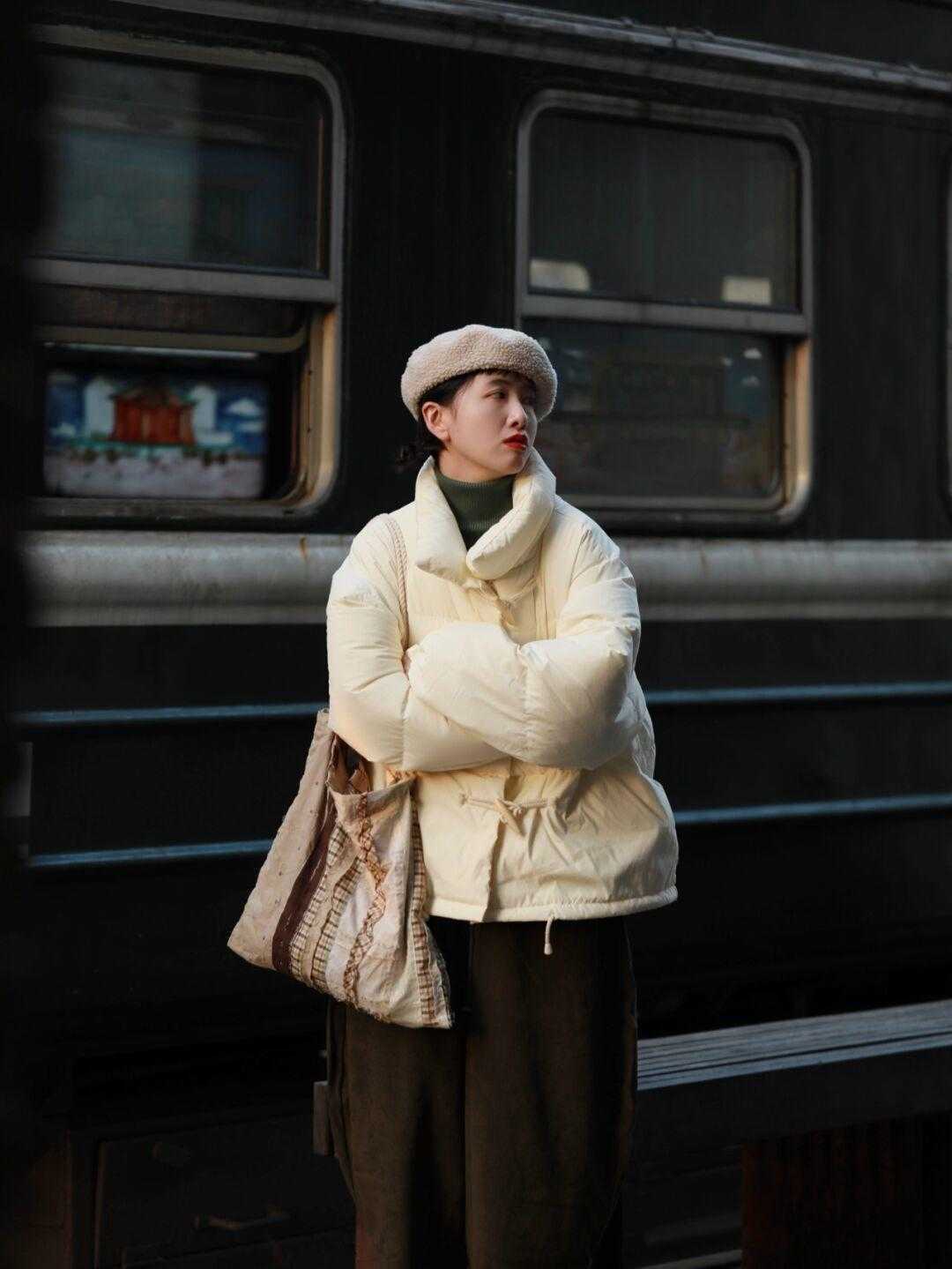 深灰色|“羽绒服”才是万能搭配神器,冬季穿保暖还个性,时髦精都爱了!