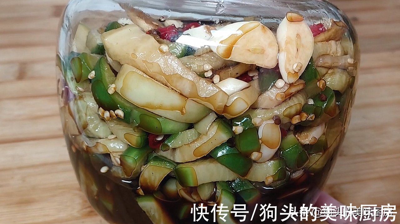 老爸教我的祖传腌萝卜配方，做法简单好储存，又香又脆，太好吃了