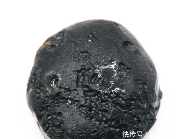 玻璃陨石：一石千金