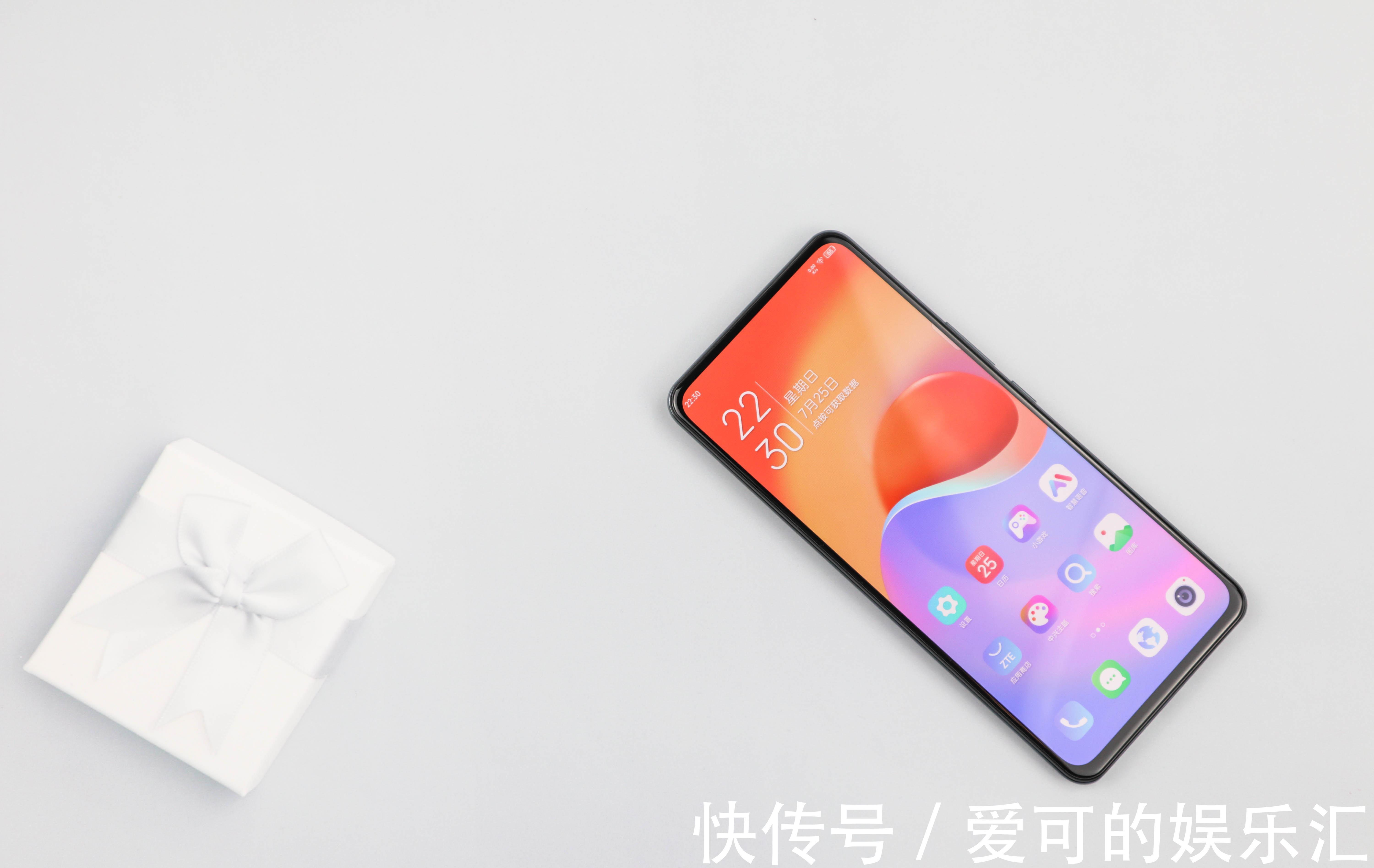 中兴|让刘海与挖孔消失：全新一代屏下摄像头中兴Axon305G动手玩