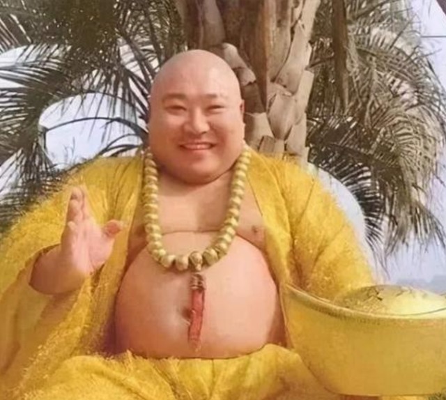 佛教@那个外貌酷似弥勒佛的男子,被富婆看中带回家“供养”,结局如何