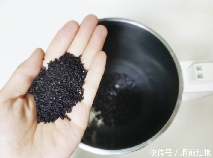打豆浆,泡好后别直接打!多加1步,细腻丝滑,香浓不腥,无豆渣
