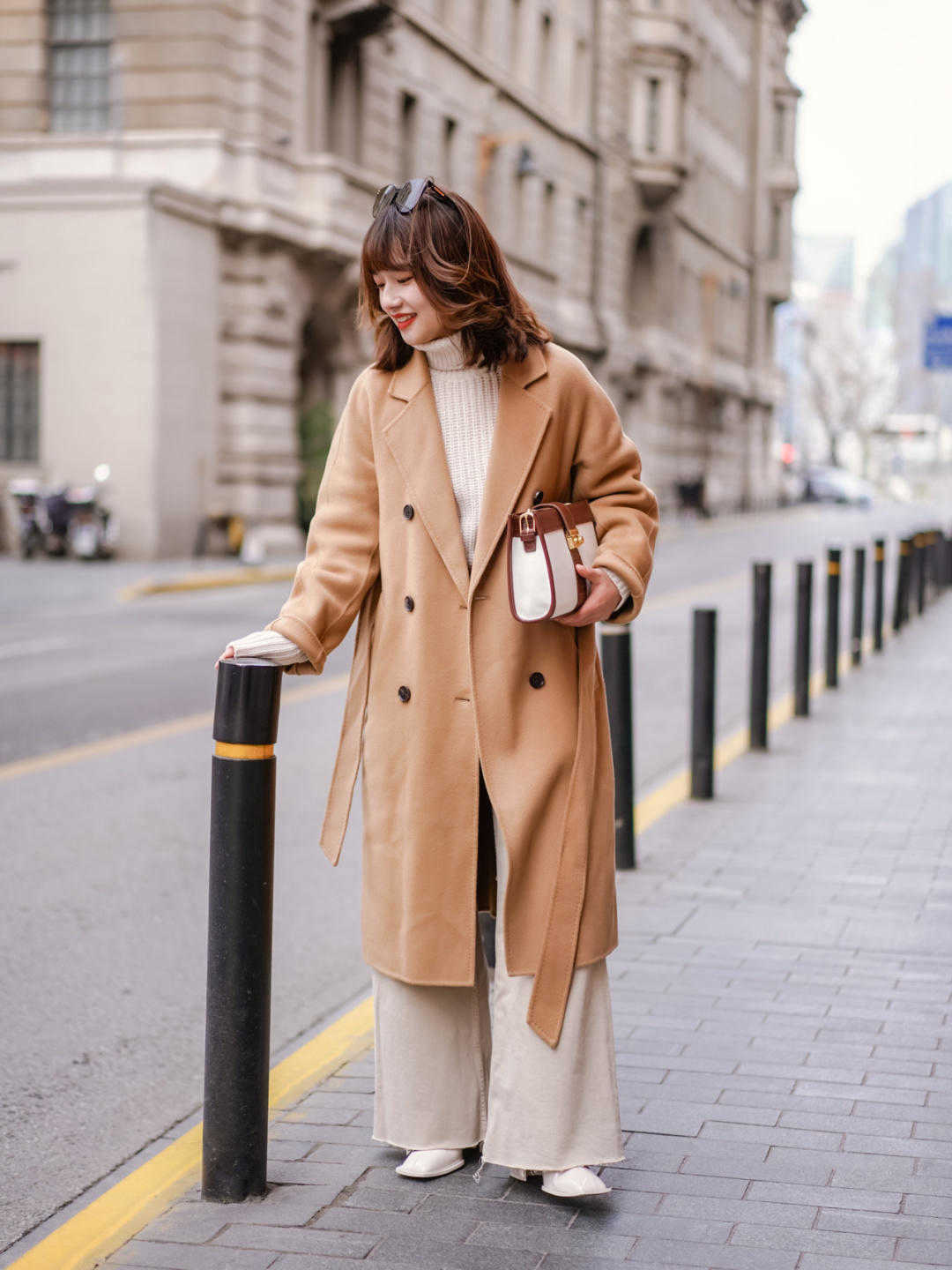 针织衫 一件卡其色裤子的时尚感,秋冬就要这么穿,简直太高级了