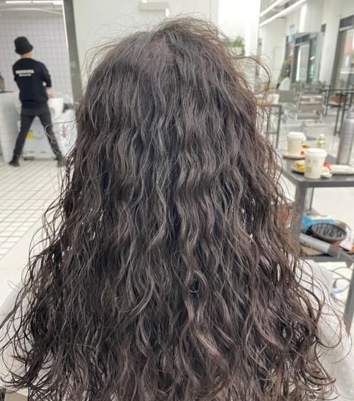 湿发 烫了羊毛卷不会打理?简单的湿发造型一学就会,发型时髦又洋气