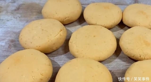 红薯全身是宝,不用炒不用炖,加一碗糯米粉,好吃到拿走都不换