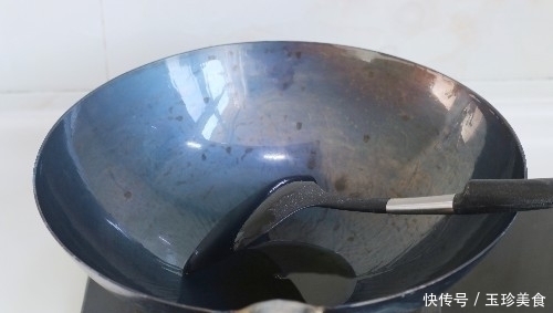不粘锅|简单几步,教你把铁锅变成不粘锅,炒菜香还补铁,家家都需要