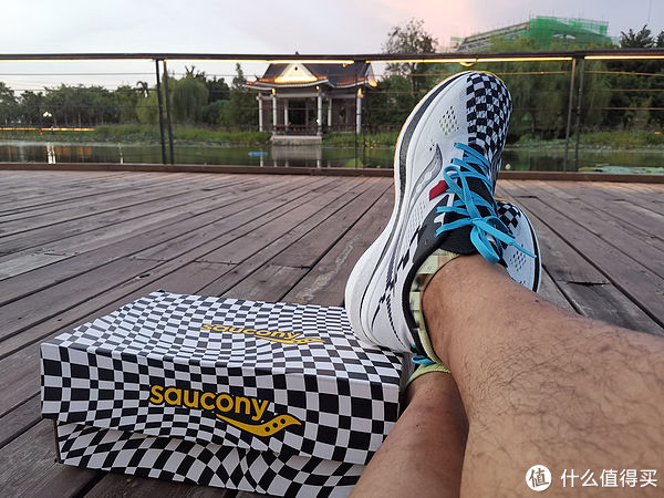 三兄弟|享受“风驰电掣”的感觉——Saucony Endorphin Pro 啡鹏2 碳板跑鞋测评