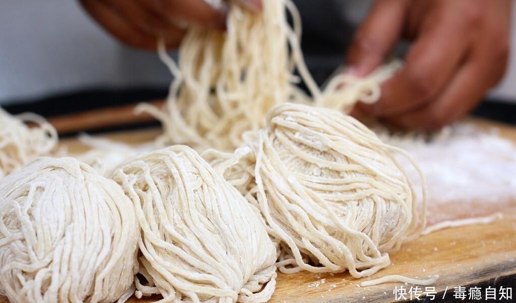 种面|盘点国内颇具特色的4种面,本地人每天必吃,外地人可能吃不惯!