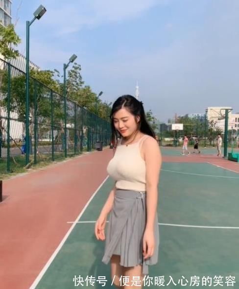 时尚|简洁时尚的小姐姐，简约却不简单，让人一见难忘