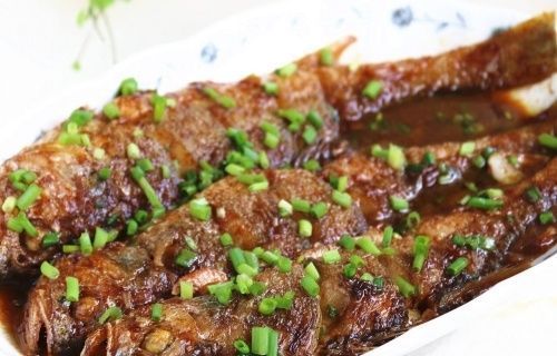 不管煎什么鱼,煎鱼前多做一步,鱼皮不破不粘锅,肉嫩还入味