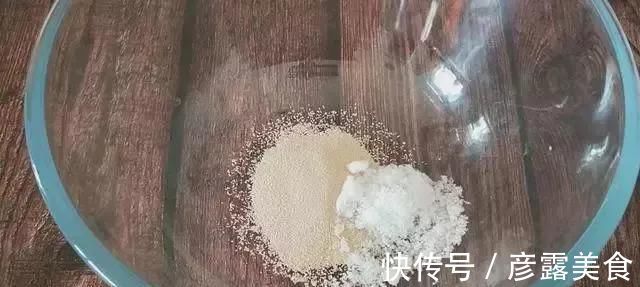 早餐饼的新吃法,不揉面不擀面,筷子一搅,比包子油条好吃,真香