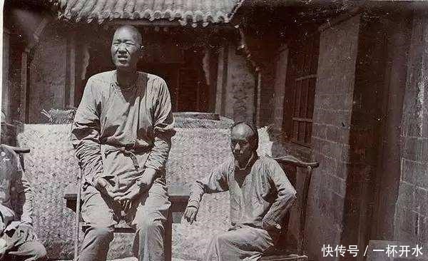 此人|黄金荣收养一个“饭桶”,身高有两米五,却靠此人赚得盆满钵满