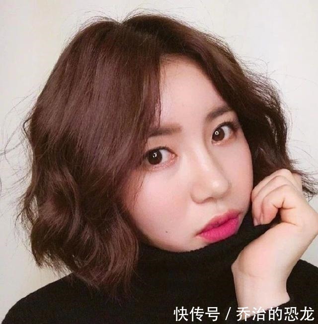 脸型 想拥有女神级偏分发型，不要忘记做这两件事，修饰脸型更有高级感！