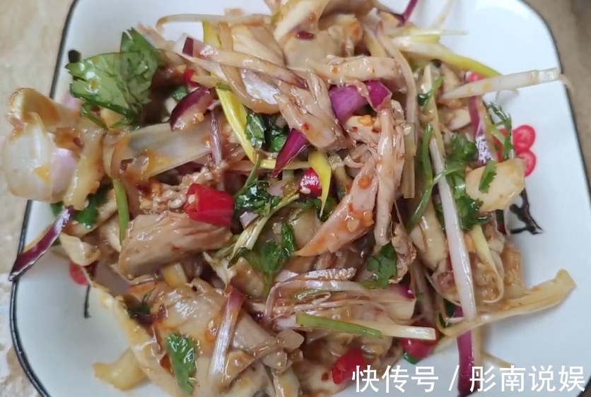 美味|鸡腿最简单的吃法，香辣美味，肉质软嫩，是一道不错的小凉菜