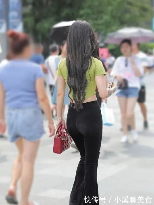 T恤 满大街都是“短裤T恤”，突然来一条“托腹裤”，时髦又吸睛！