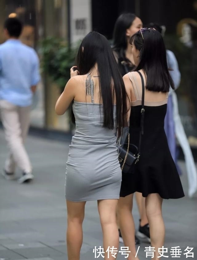 辣妈|街拍:一个很会穿搭的美女走在街上,气质很好