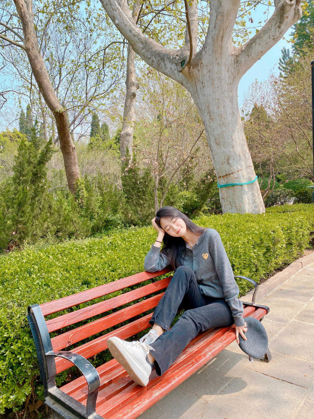 小腿|初秋,裤子的“高级穿法”是这样的,简单日常又百搭,照穿准没错