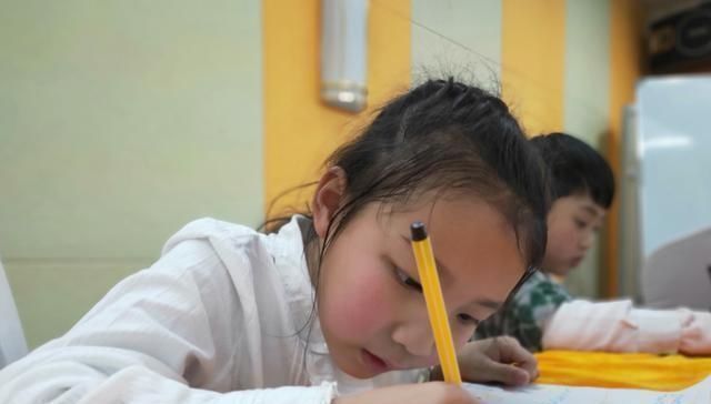 小学生|这位小学生的作文火了，刚读完第一句，多数爸爸都安静了