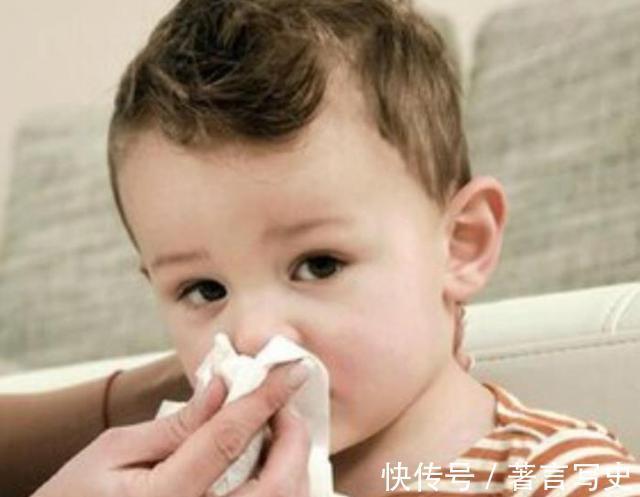 小杰|男孩鼻子流血,爸爸的三个果断做法,值得很多家长学习