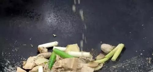 鲜美|吃货小荷教你最正宗的河蚌肉做法,汤汁鲜美,肉有嚼劲,学会了吗