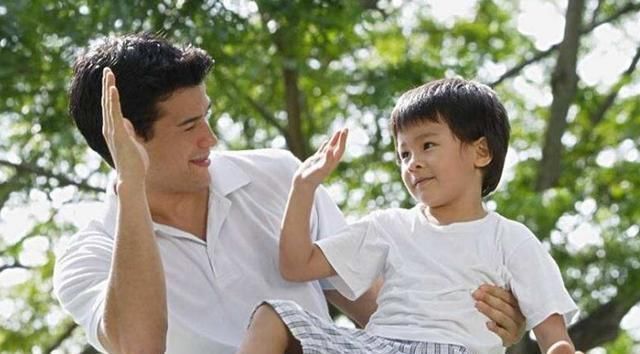 仓鼠|5岁女孩在公交车上,“恶心”行为引全车人不满,被妈妈带坏了