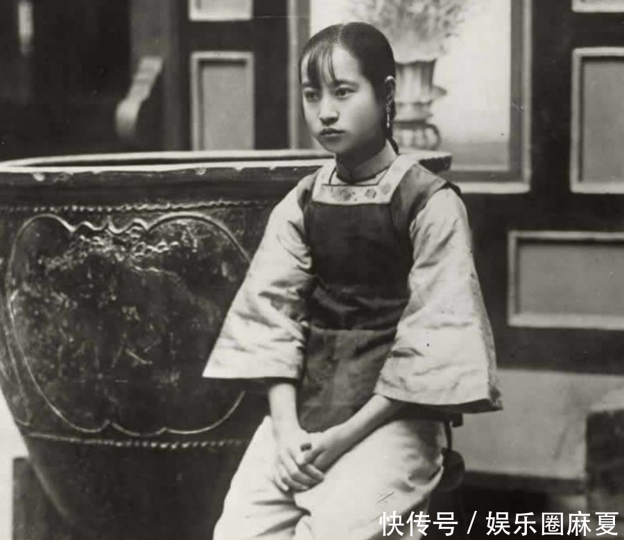 女子|晚清女子老照片：美丽惊艳的旗人女子，珠圆玉润的白富美！