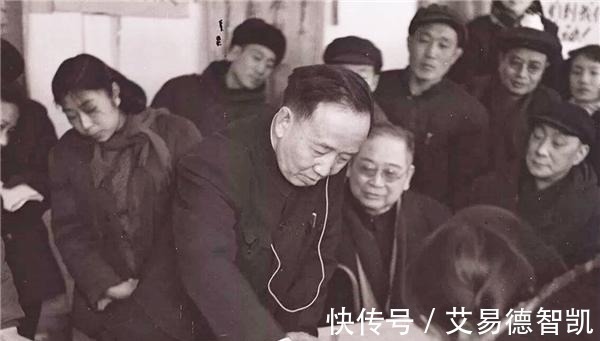 庙前&山海关孟姜女庙前有副对联，很多人不会读，郭沫若却说是天下奇联