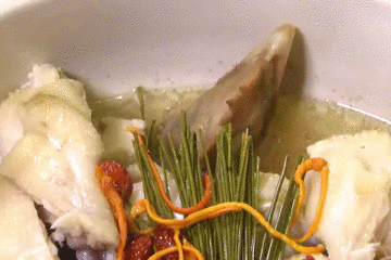 美食｜几位主持人齐齐抬竹子，难道要改行做木工？