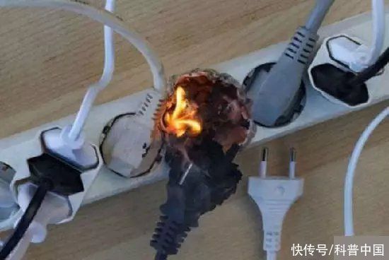 万用|注意！这种＂万能插座＂早已被禁，你家还在用吗？