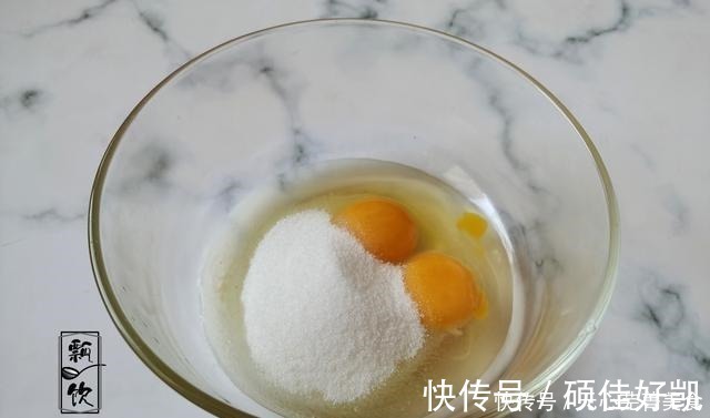 中老年人|别只会做老蛋糕，这蛋糕比老蛋糕香多了，做法不难，纯甜蜜享受