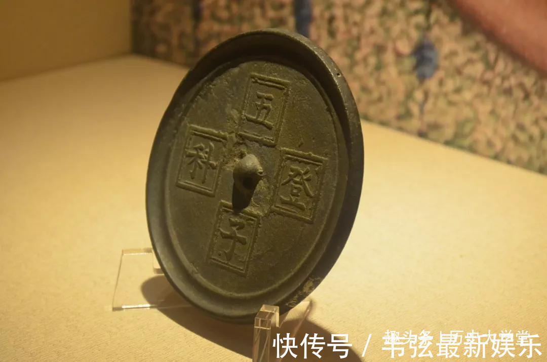 古人@古人梳妆打扮所用的“铜镜”,真的昏黄模糊看不清吗