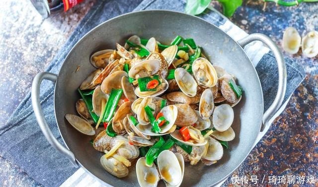 花蛤好吃沙子多教你一招,摇一摇5分钟,吐沙干净没腥味