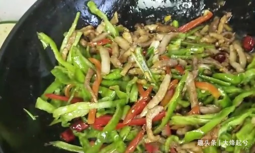 青椒肉丝面的家常做法，味道鲜美，好吃不油腻，做法简单