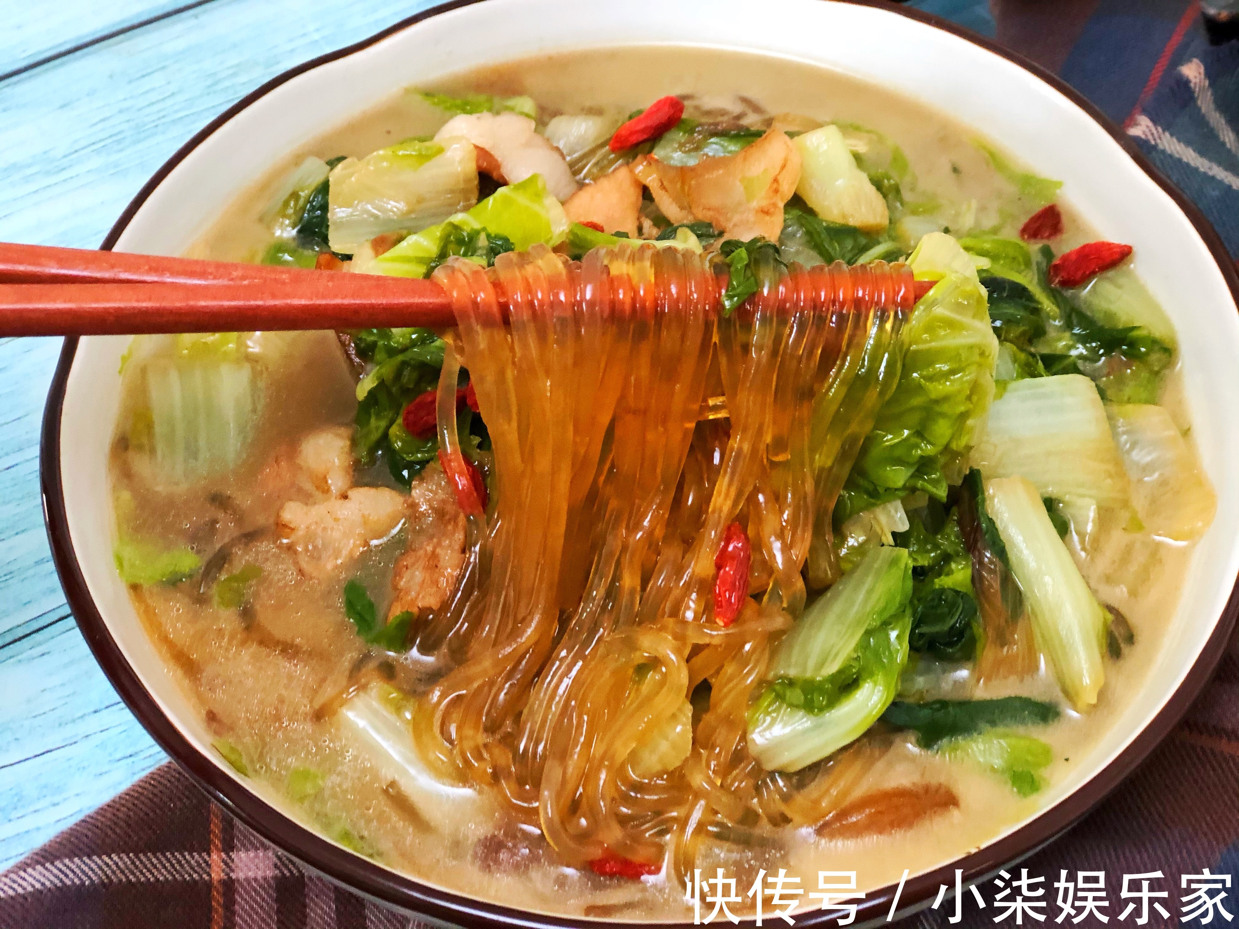 白菜炖粉条注意3点，全家抢着吃比饭店卖的还好吃！