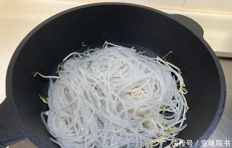 秋天|秋天此菜每周吃二次,清爽可口有筋道,简单省事,上桌就光盘