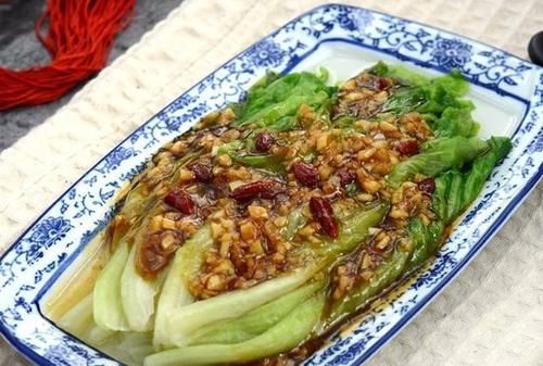 美食推荐：蚝油生菜，沙茶牛肉，红烧带鱼，黑椒蟹味菇炒肉的做法